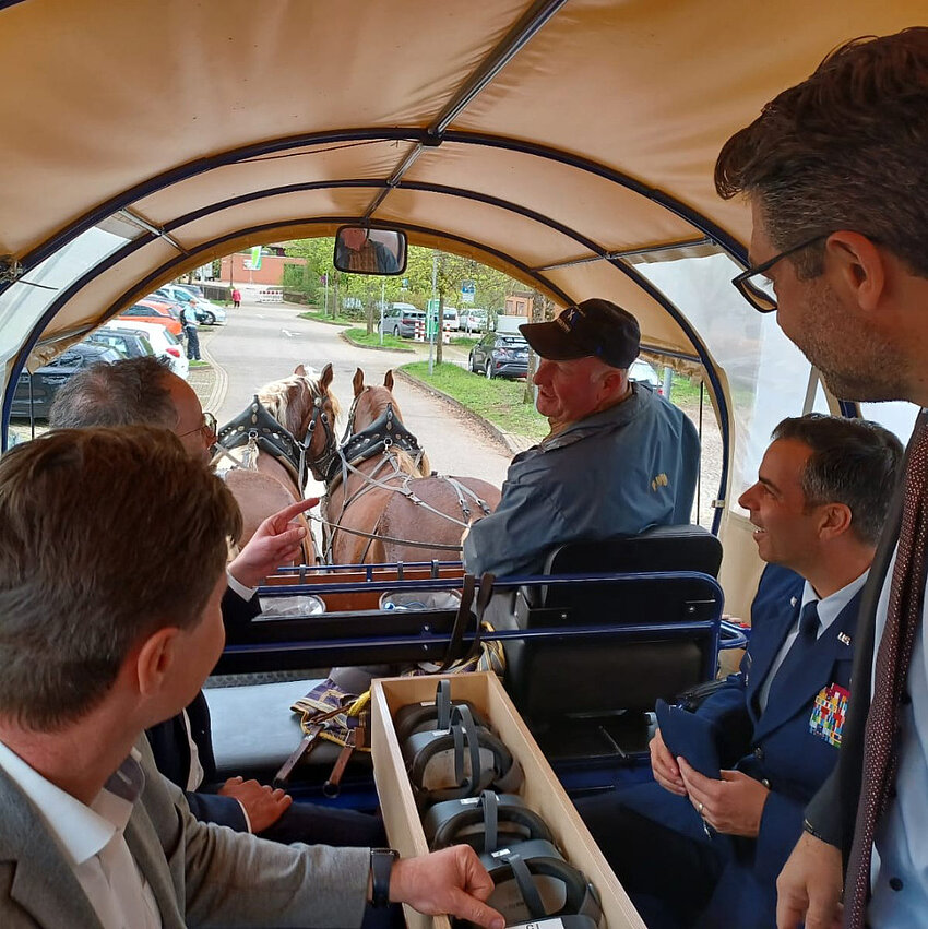 Kutschfahrt mit Personen die darin sitzen