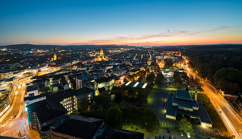 Stadtteil Kaiserslautern bei Sonnenuntergang Luftaufnahme