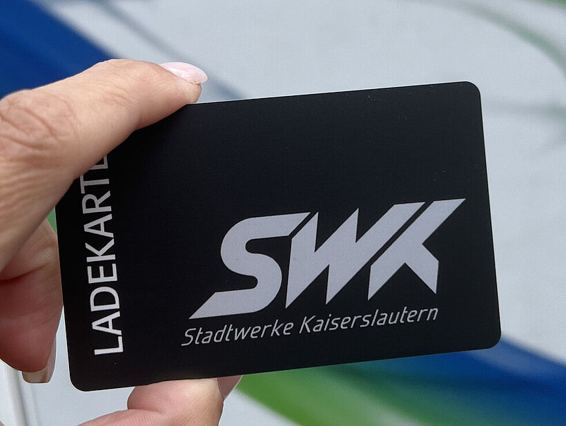 Schwarze SWK-Ladekarte 